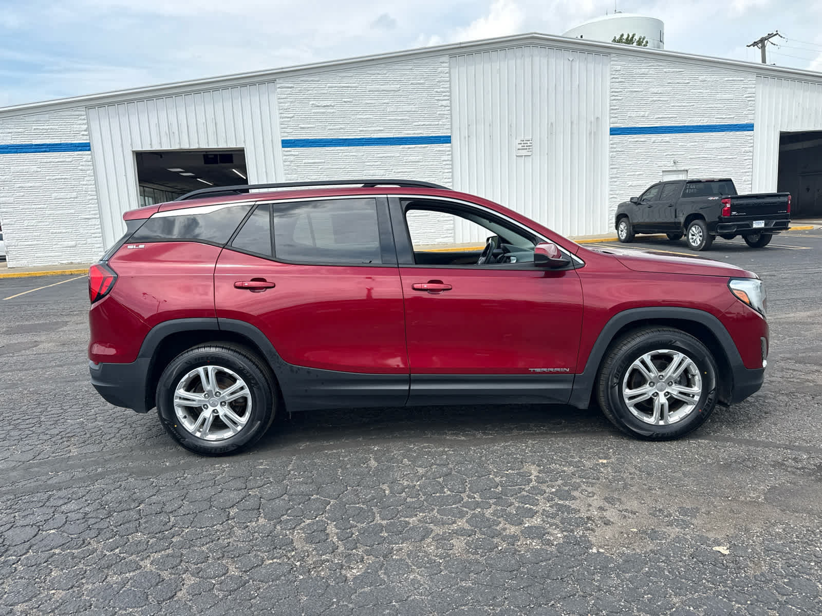 Used 2018 GMC Terrain SLE w/ Driver Convenience Package FWD image 6
