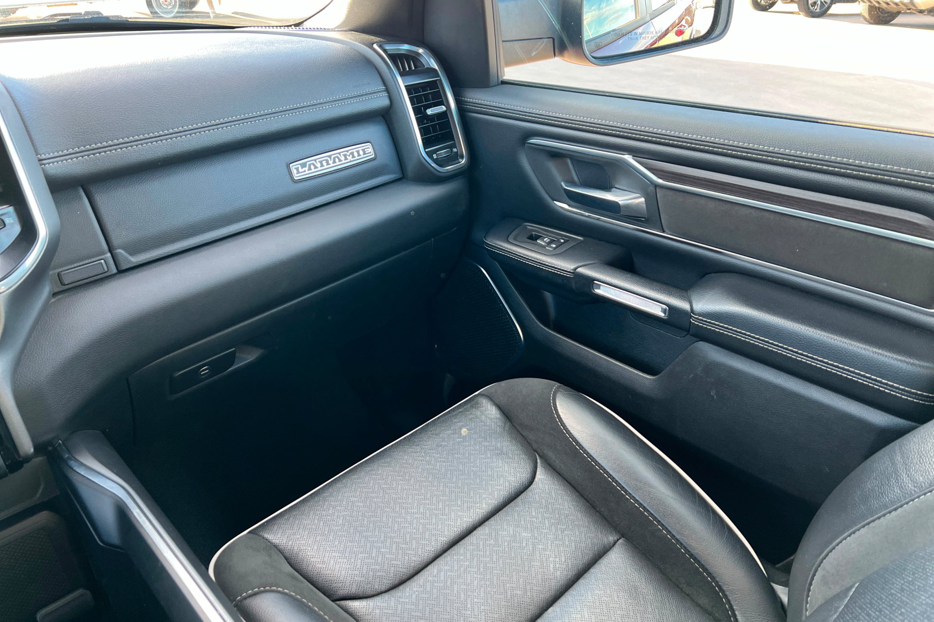 Used 2025 RAM 1500 Laramie image 10