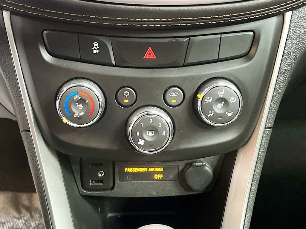 Used 2022 Chevrolet Trax LT w/ Premium Seat Package image 16