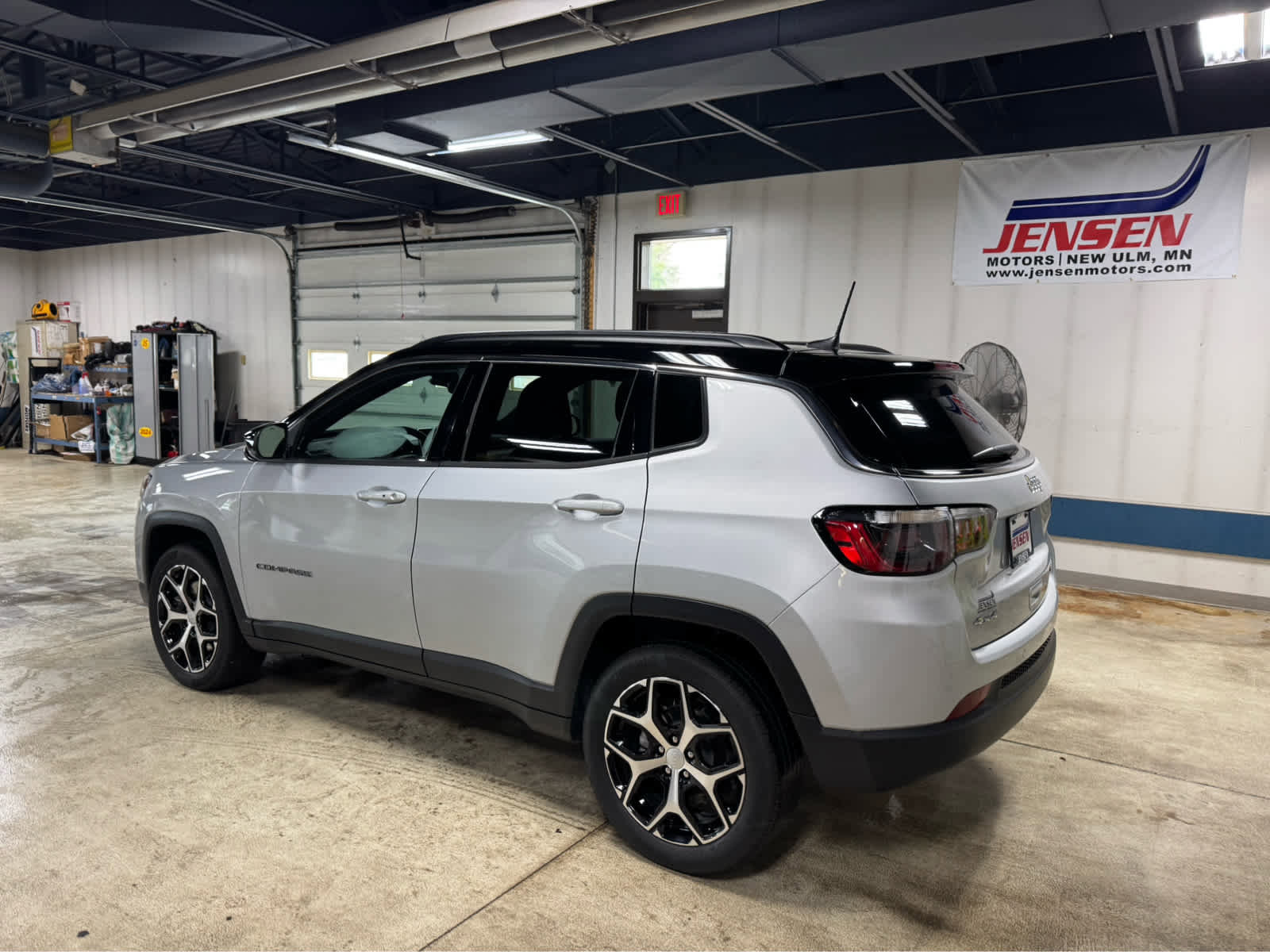 Used 2024 Jeep Compass Limited image 5