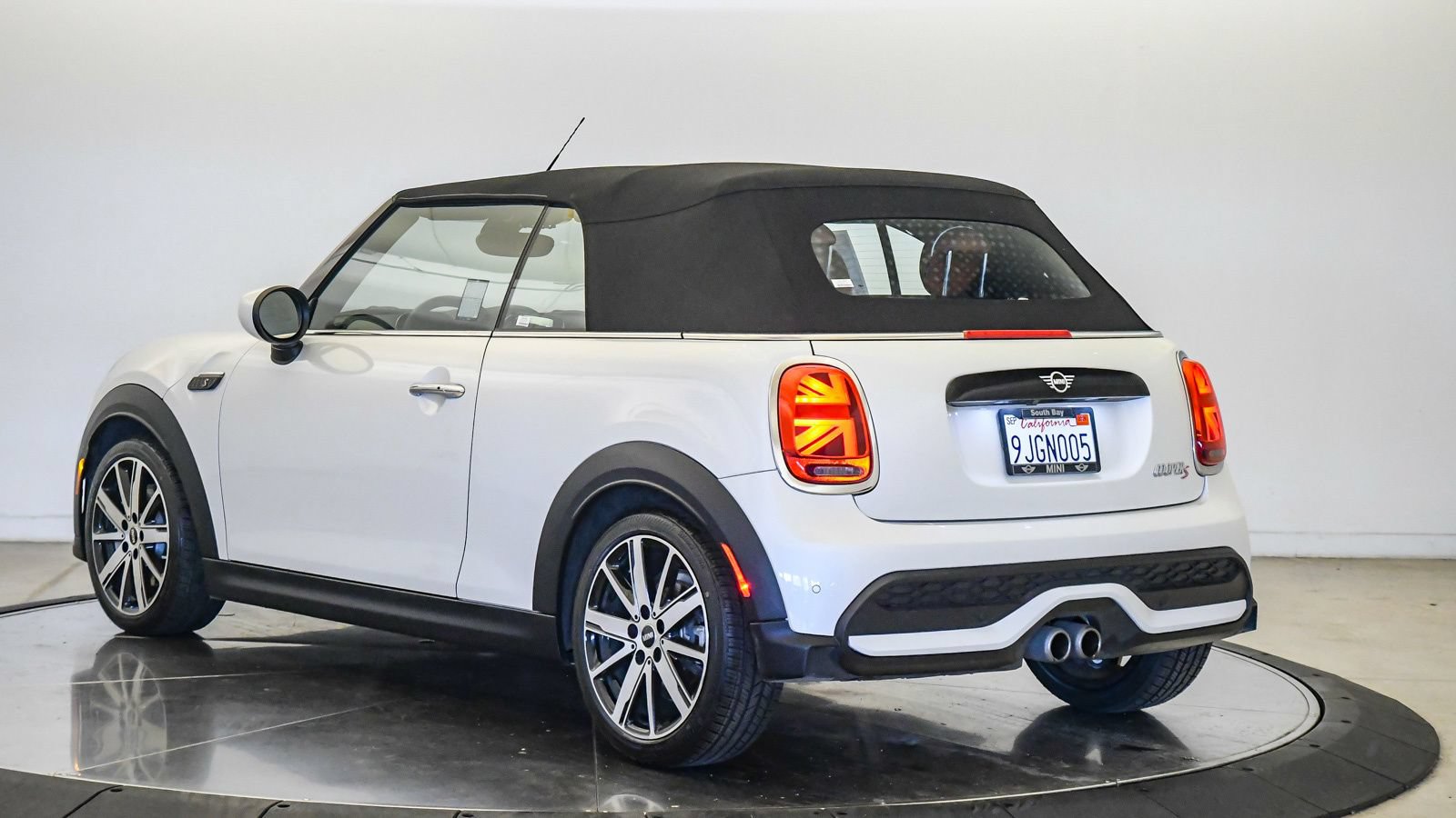 Certified 2024 MINI Cooper S w/ Signature Upholstery Package FWD image 2