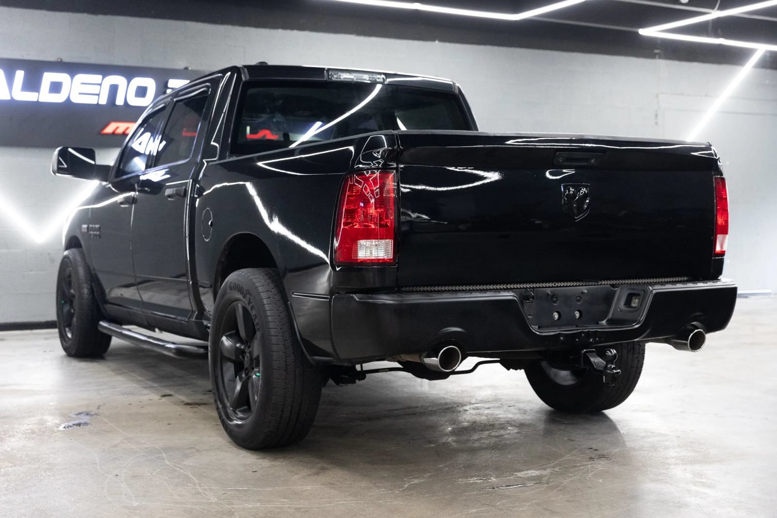 Used 2017 RAM 1500 Express w/ Express Value Package RWD image 23
