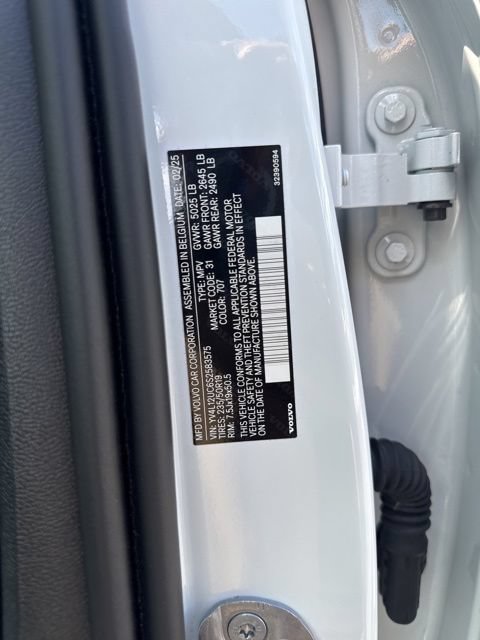Certified 2025 Volvo XC40 B5 Plus AWD/4WD image 26