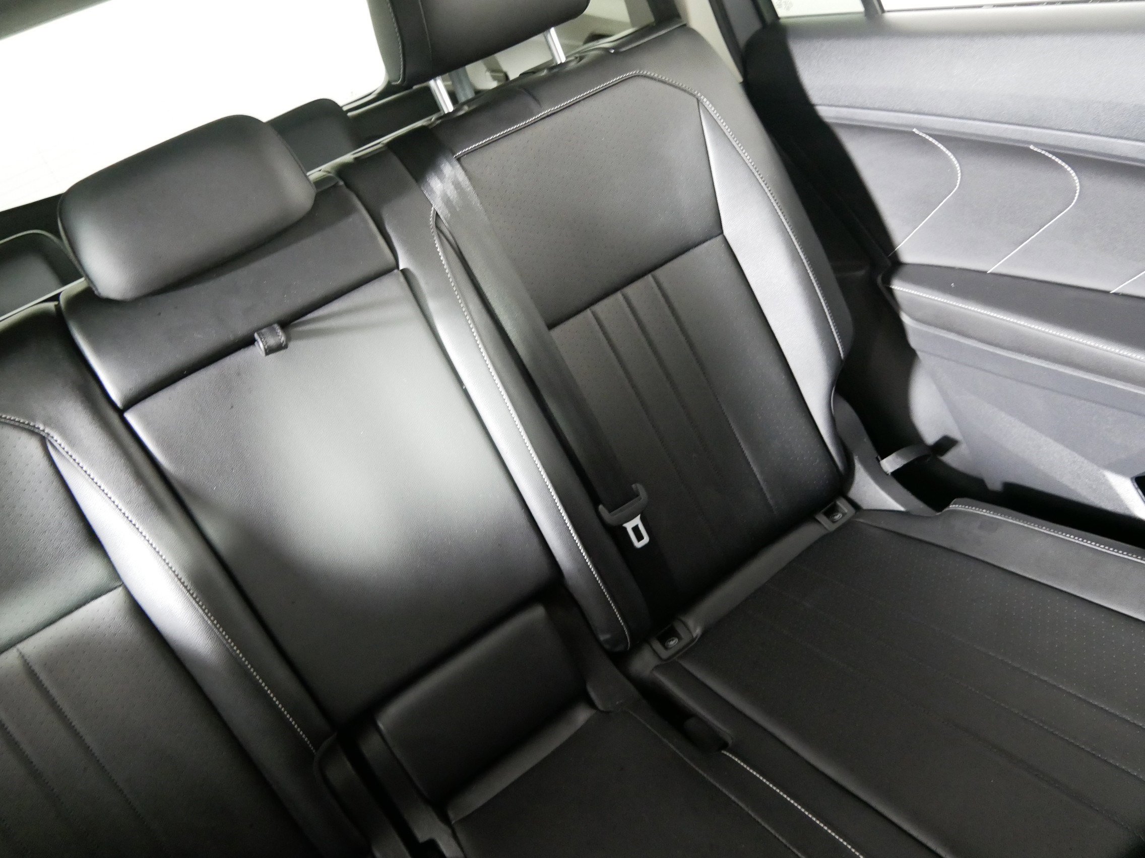 Used 2022 Volkswagen Tiguan SE FWD image 14