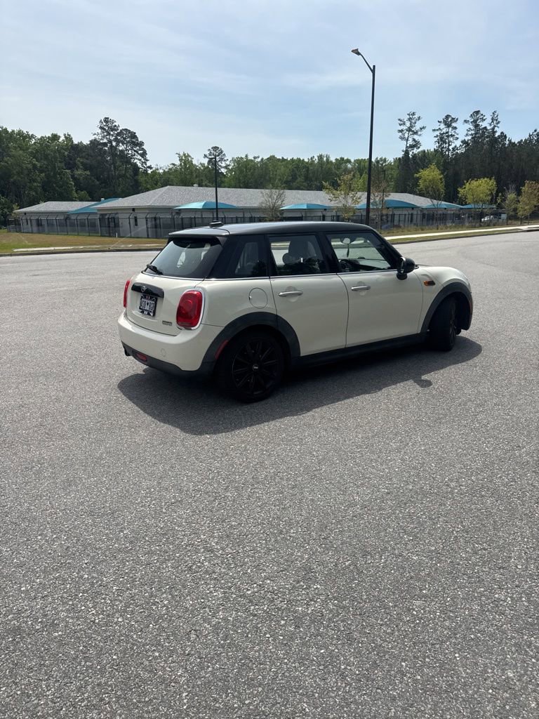 Used 2016 MINI Cooper 4-Door Hardtop image 4