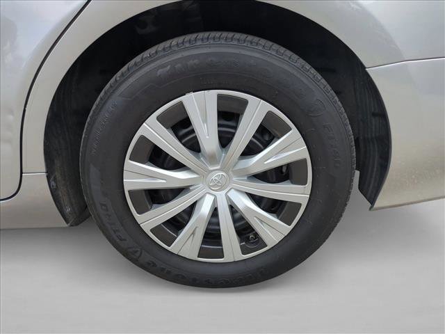 Used 2021 Toyota Camry LE image 24