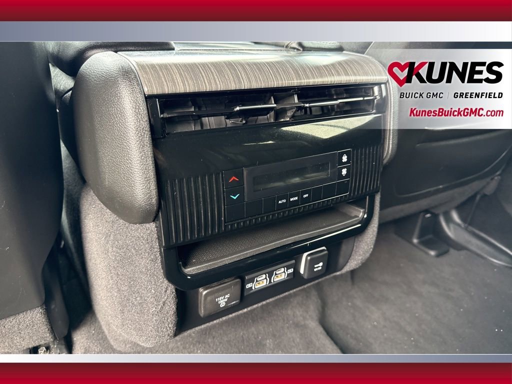 Used 2024 Jeep Wagoneer L Series II w/ Flexible Seating Group AWD/4WD image 40