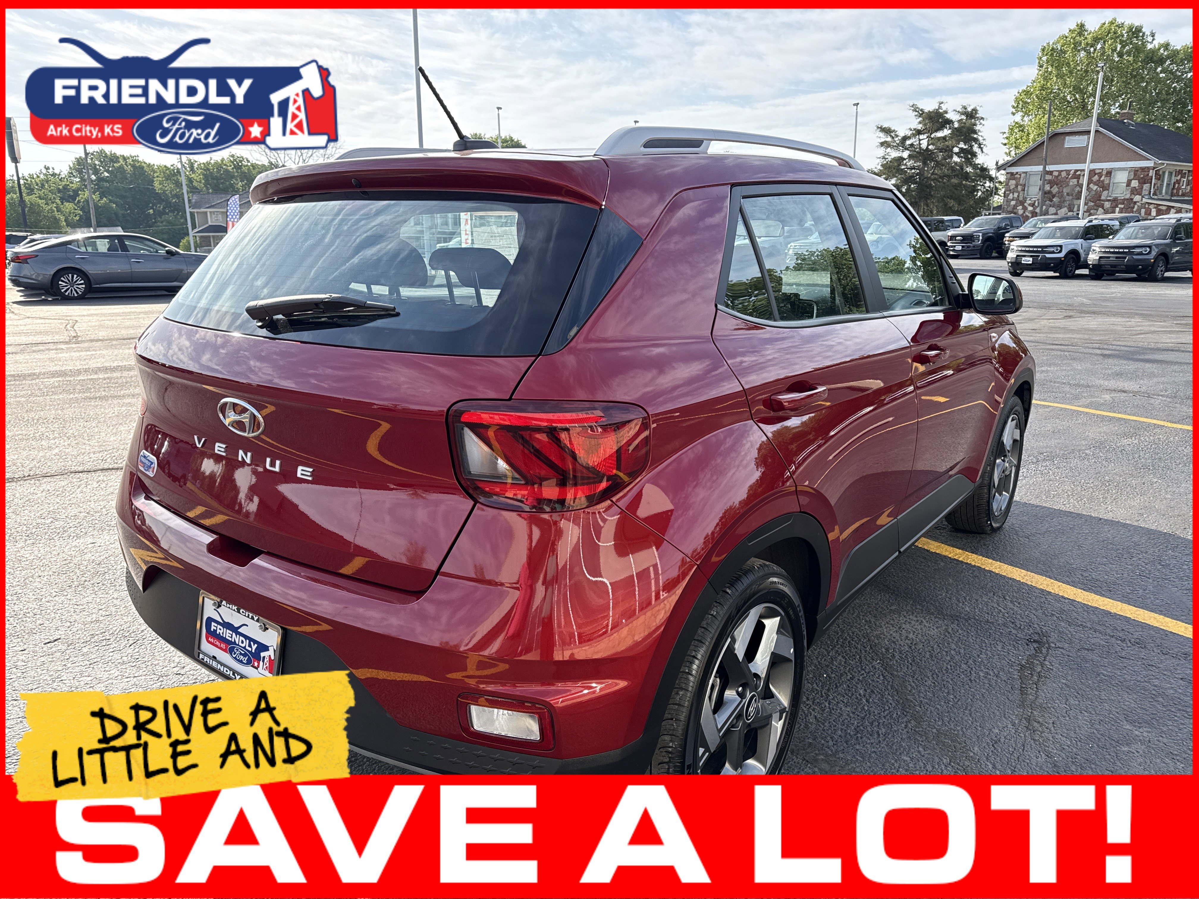 Used 2025 Hyundai Venue SEL FWD image 8