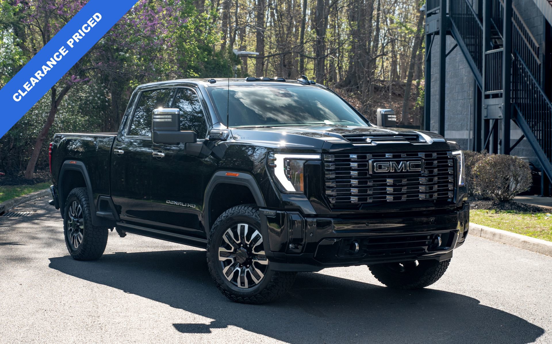 Used 2025 GMC Sierra 2500 Denali Ultimate AWD/4WD image 1