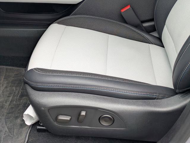 Certified 2025 Chevrolet Equinox EV LT FWD image 23
