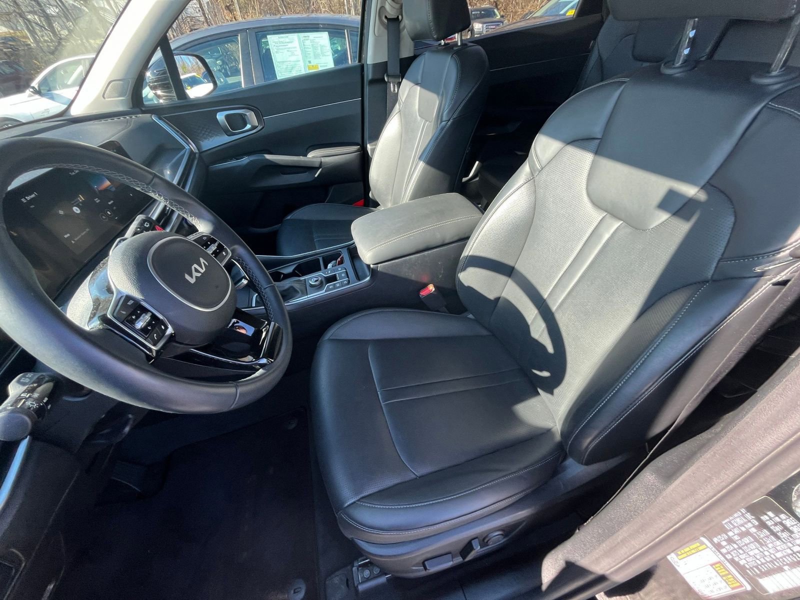 Used 2024 Kia Sorento S image 32