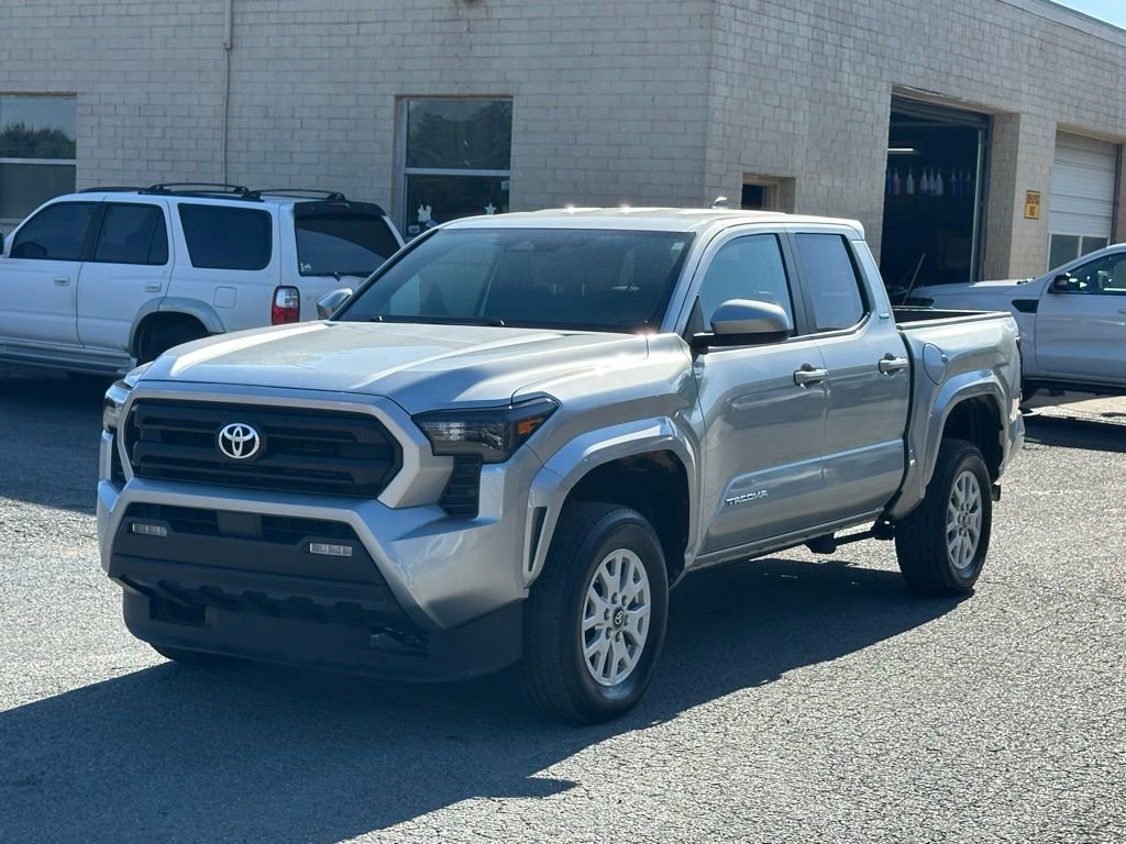 Used 2024 Toyota Tacoma SR5 AWD/4WD image 2