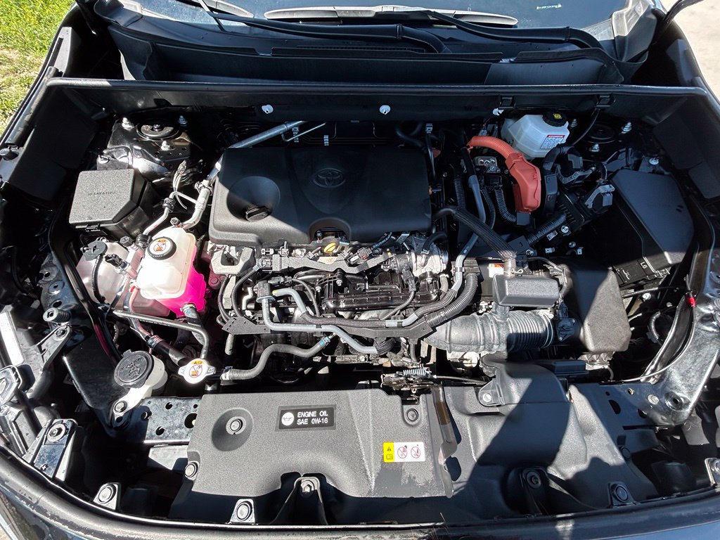 Used 2025 Toyota RAV4 XLE AWD/4WD image 32