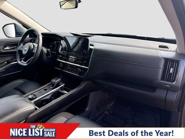 Used 2024 Nissan Pathfinder SL w/ Black Appearance Package image 30