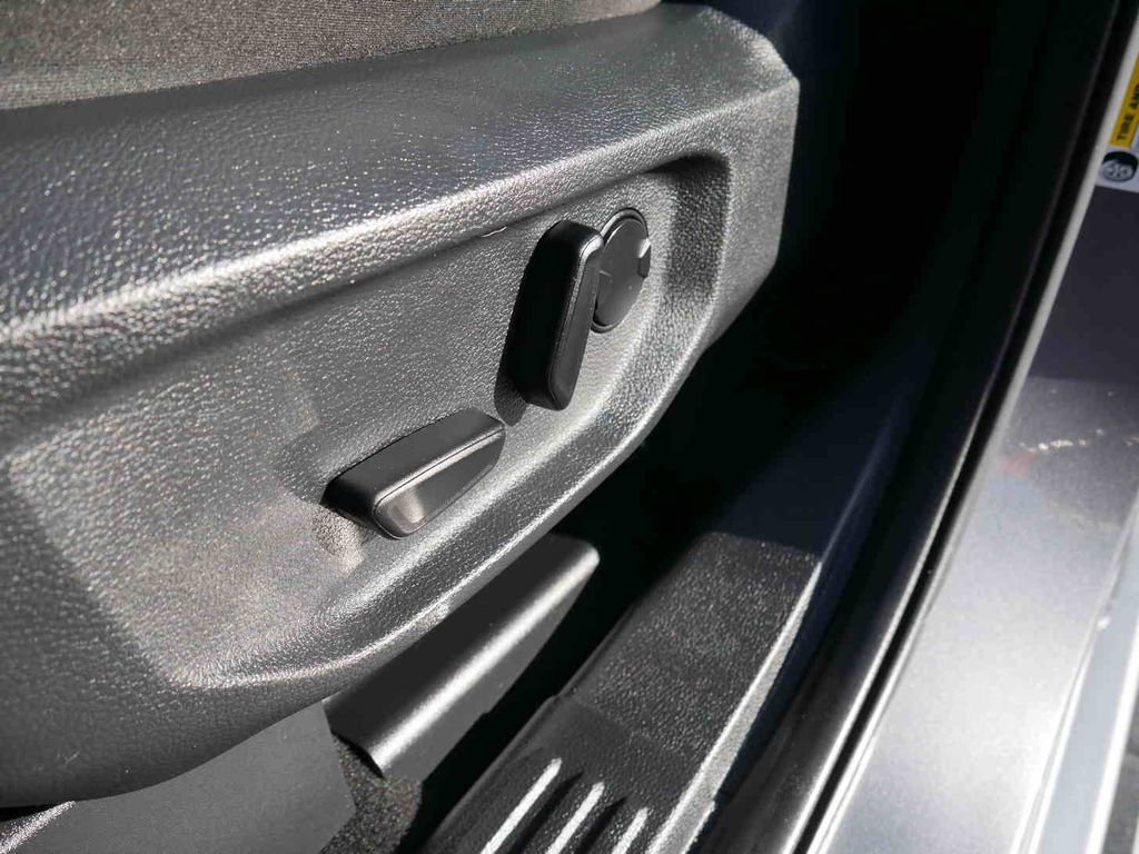 Used 2025 Ford Ranger Lariat w/ FX4 Off-Road Package image 31