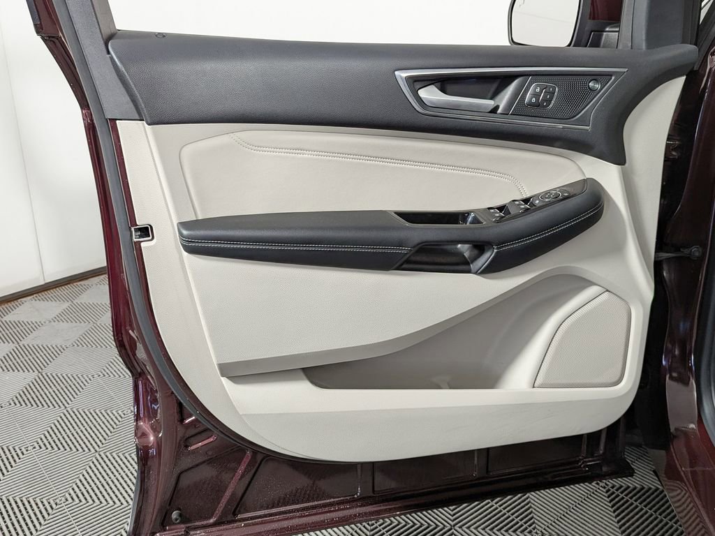 Used 2020 Ford Edge Titanium image 13