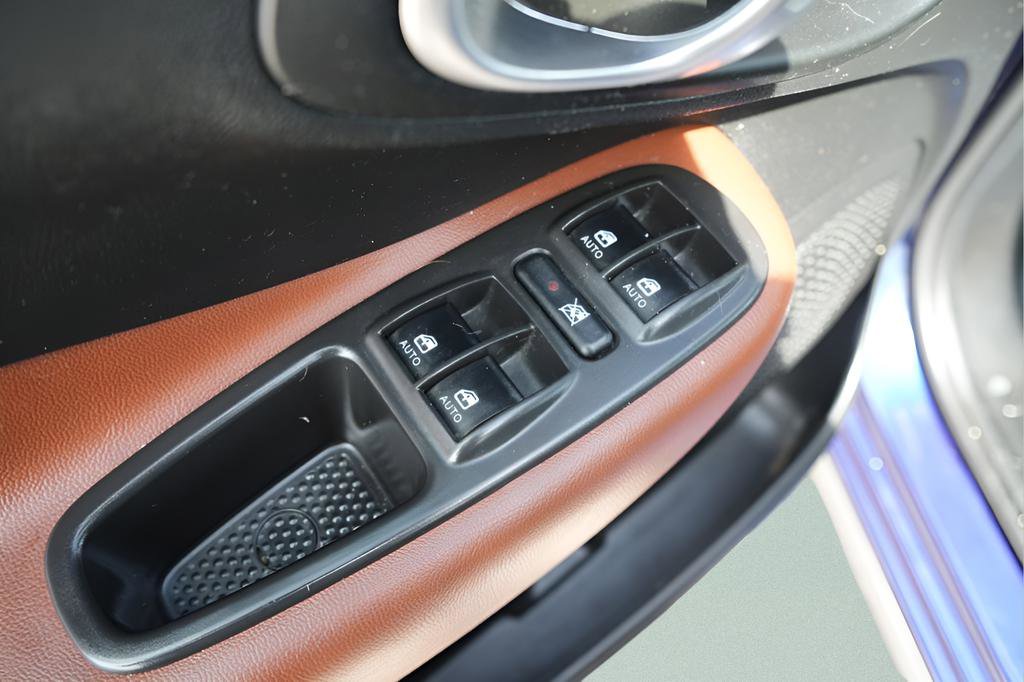 Used 2015 FIAT 500L Trekking image 19