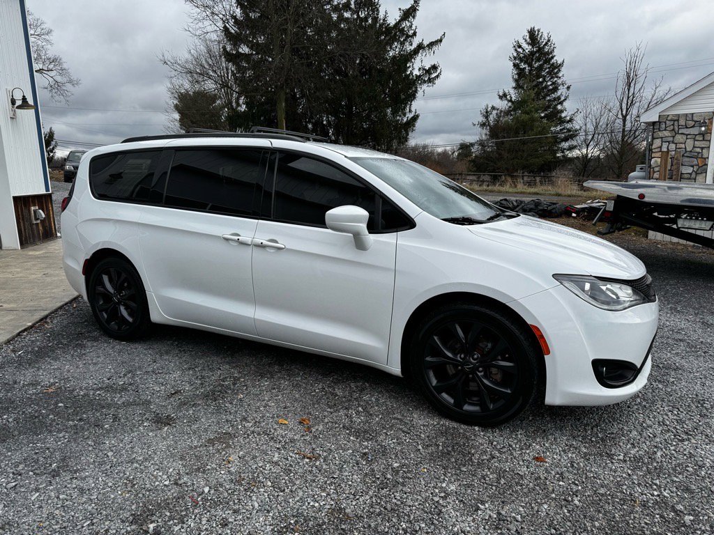 Used 2018 Chrysler Pacifica Touring Plus w/ S Appearance Package image 4