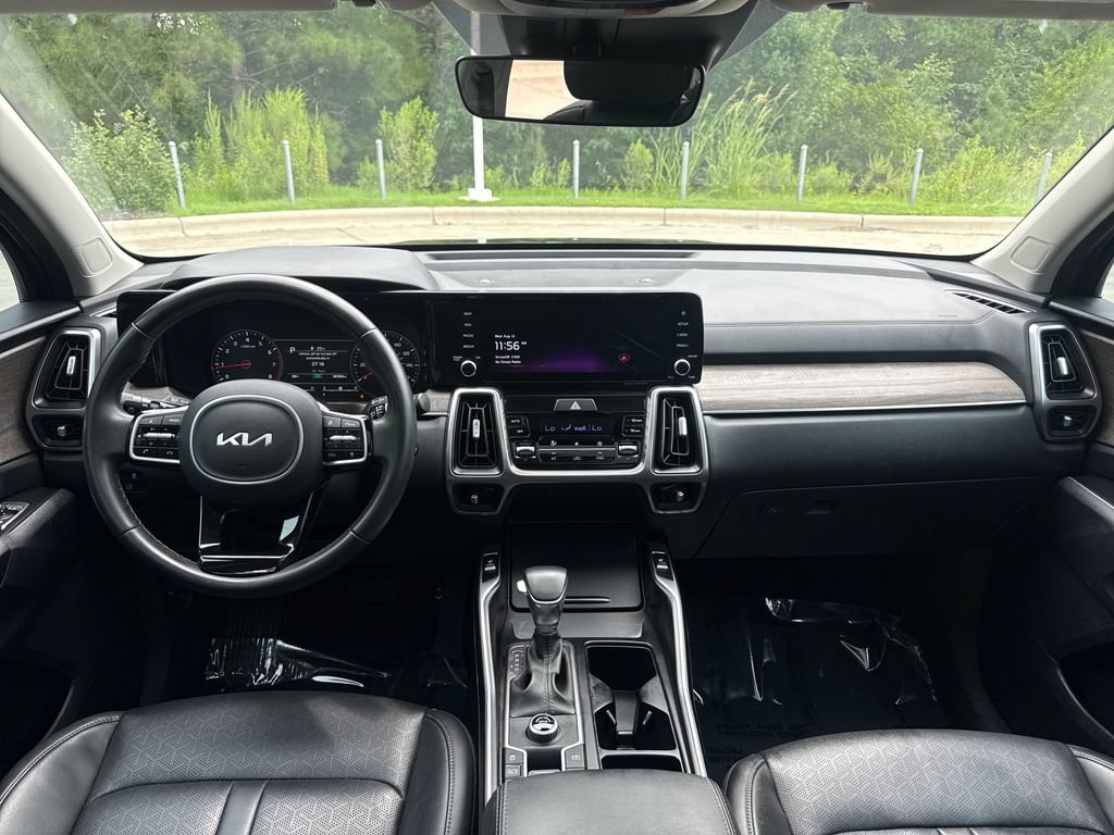 Used 2023 Kia Sorento EX w/ Panoramic Sunroof Package FWD image 16
