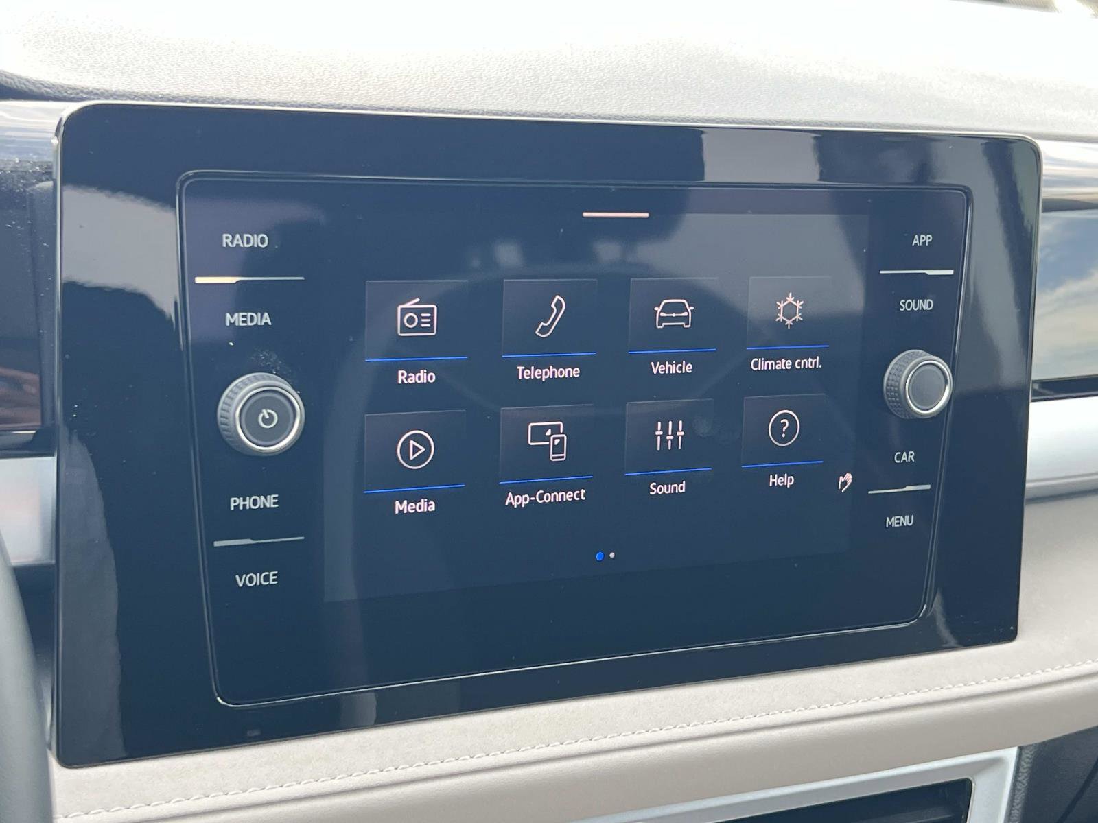 Used 2025 Volkswagen Taos SE w/ Panoramic Sunroof Package image 13