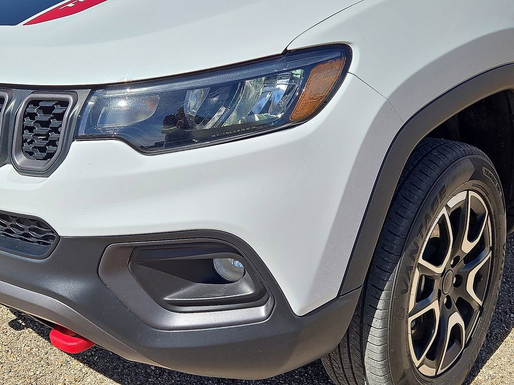 Used 2025 Jeep Compass Trailhawk AWD/4WD image 9