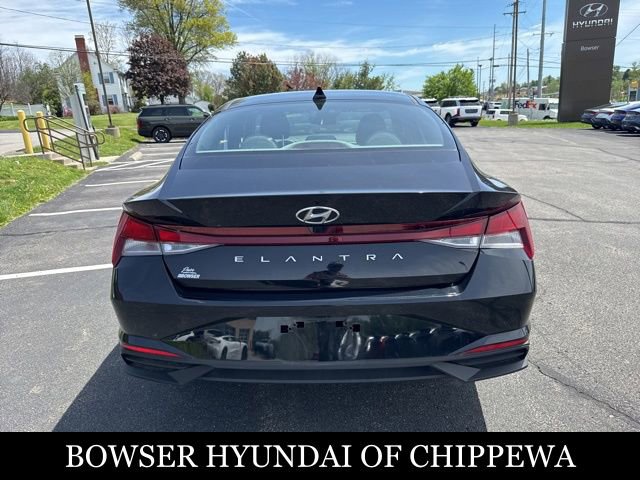 Used 2023 Hyundai Elantra SEL w/ Convenience Package FWD image 5