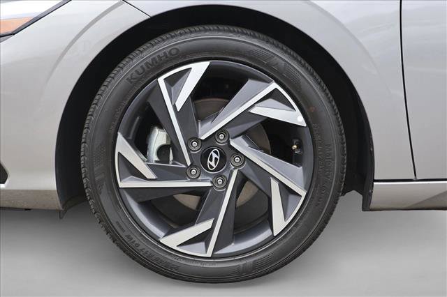 Certified 2024 Hyundai Elantra SEL w/ Convenience Package FWD image 9