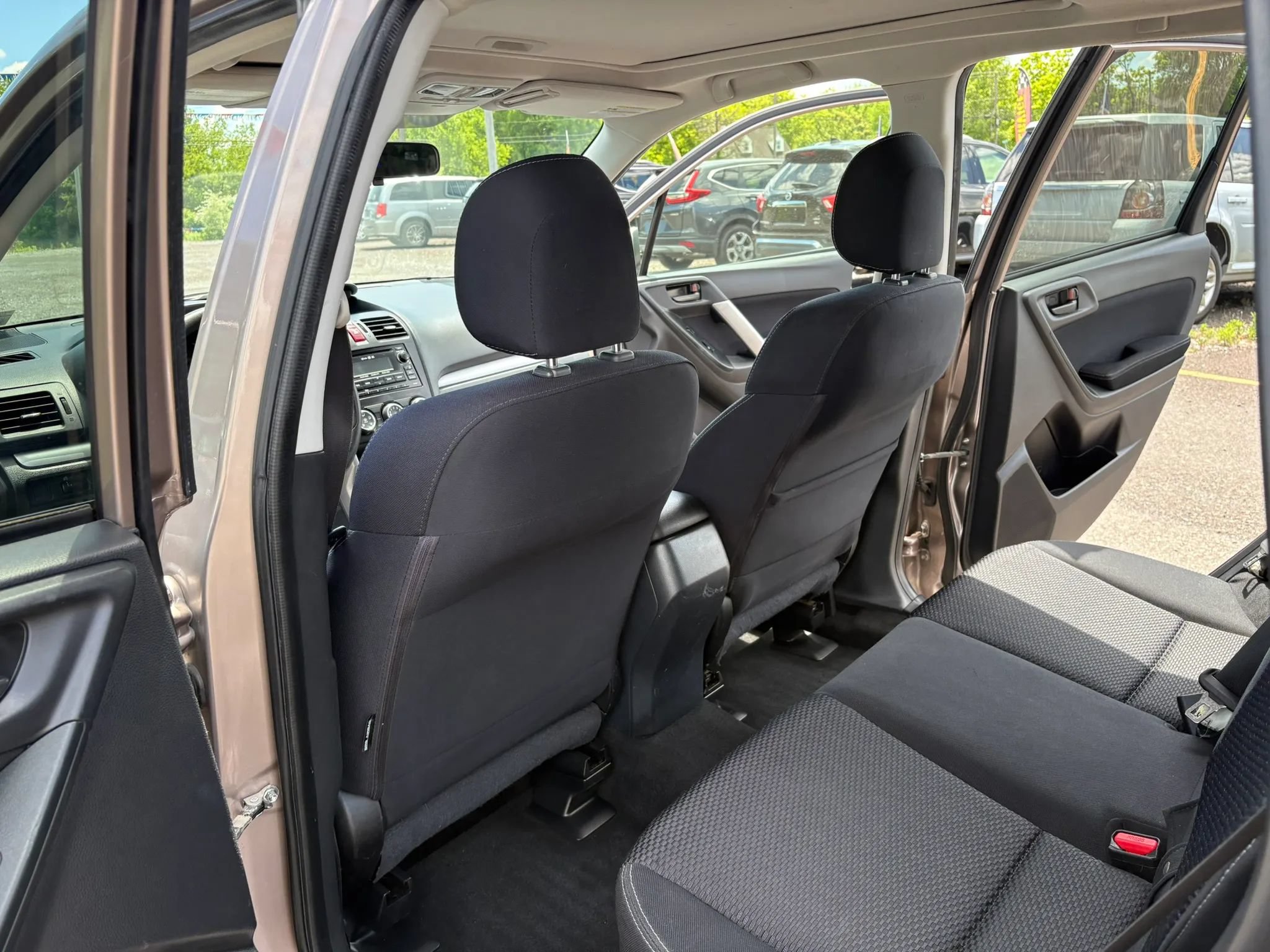 Used 2015 Subaru Forester 2.5i Premium w/ All-Weather Package AWD/4WD image 18