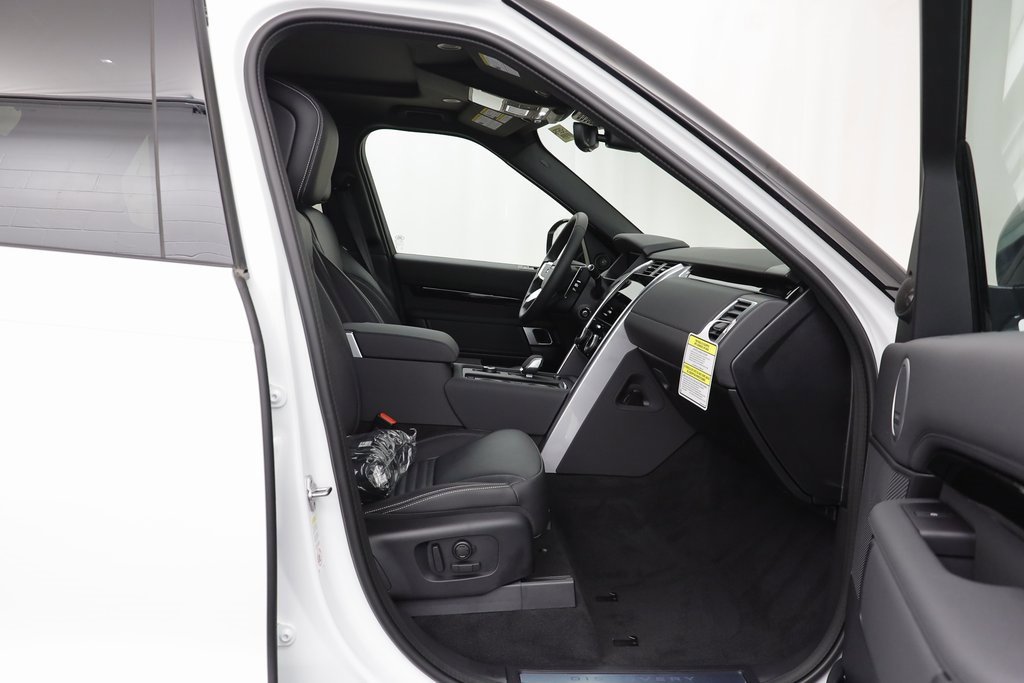 New 2025 Land Rover Discovery S image 19
