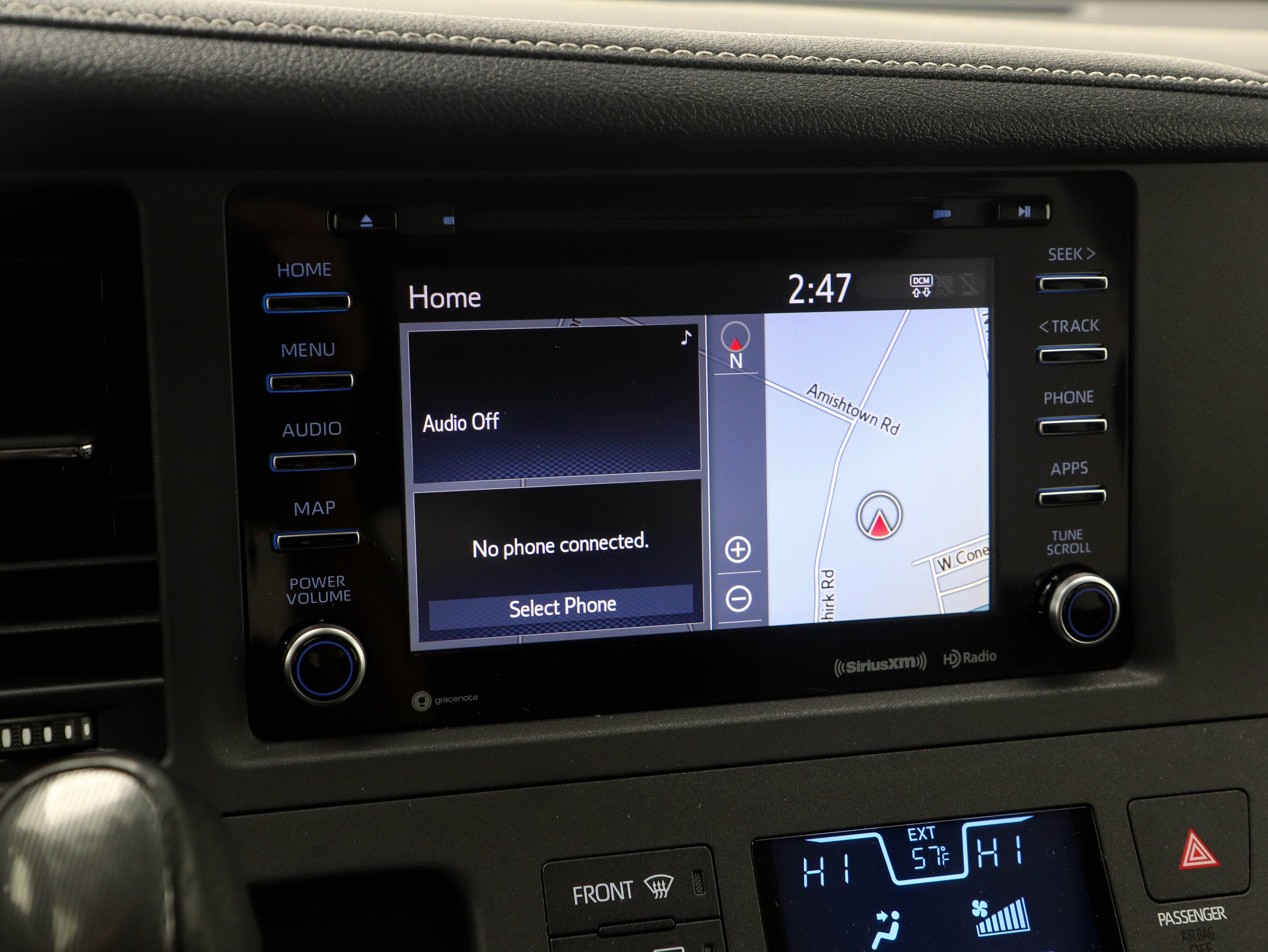 Used 2018 Toyota Sienna SE Premium w/ Carpet Mat Package image 33