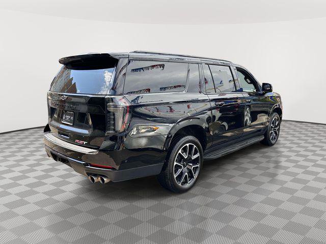 Used 2025 Chevrolet Suburban RST w/ Comfort Package AWD/4WD image 2