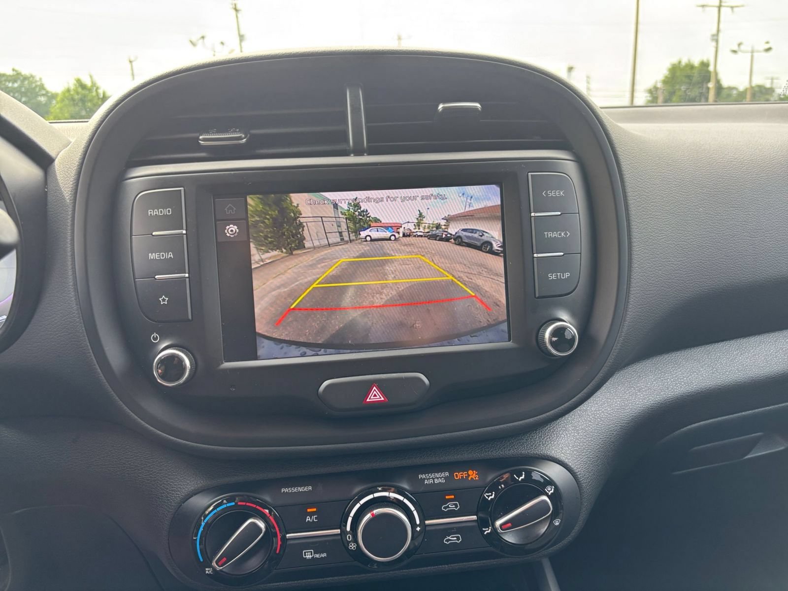 Used 2025 Kia Soul LX w/ LX Technology Package FWD image 23