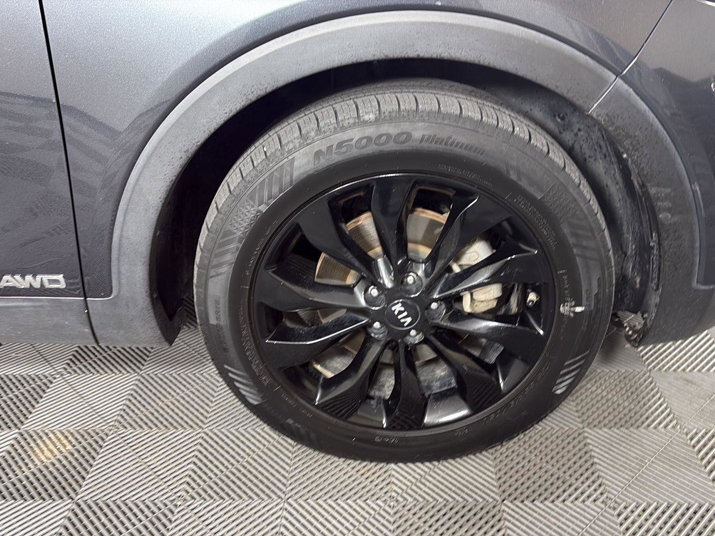 Used 2020 Kia Sorento EX image 11