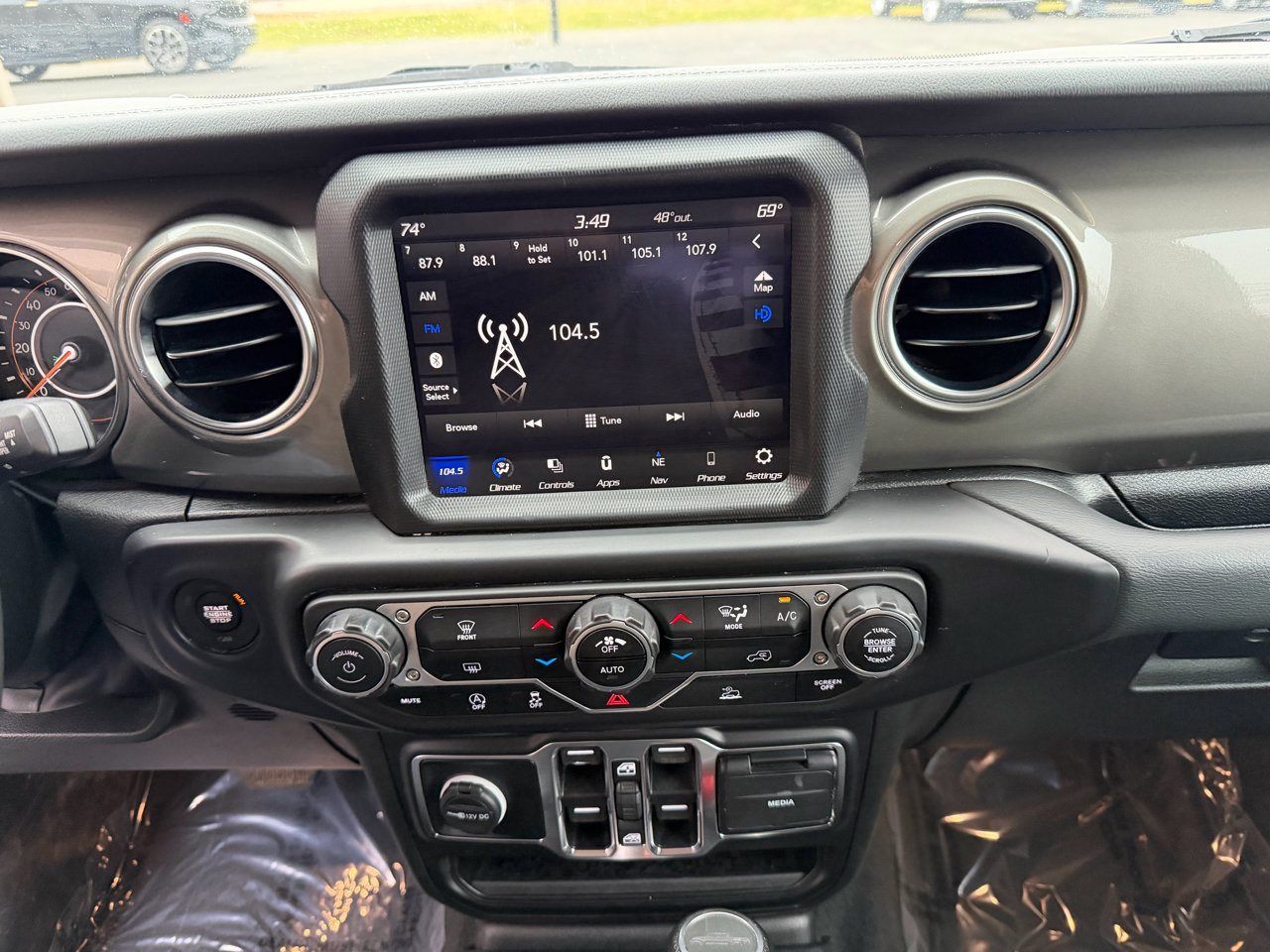 Used 2023 Jeep Gladiator Overland image 27