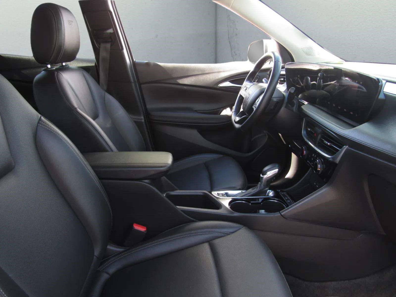 Used 2024 Buick Encore GX Sport Touring FWD image 8