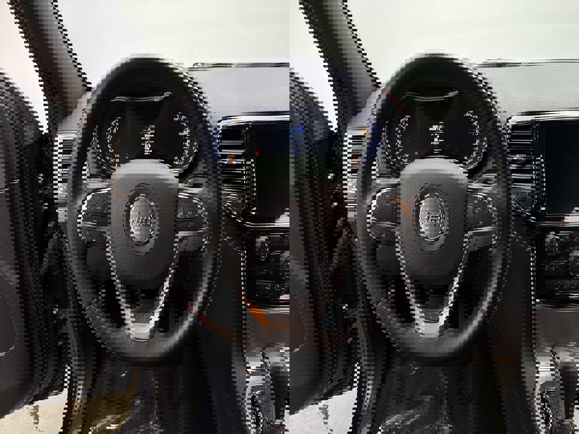 Used 2021 Jeep Grand Cherokee Limited w/ Trailer Tow Group IV image 12