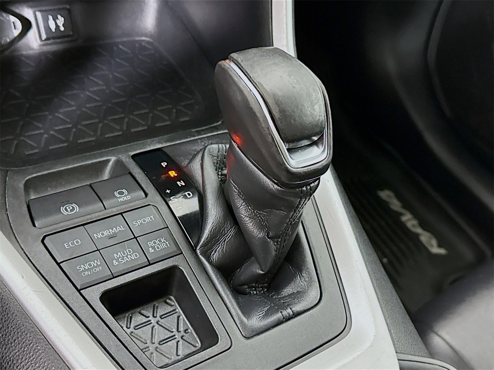 Used 2019 Toyota RAV4 XLE Premium image 14