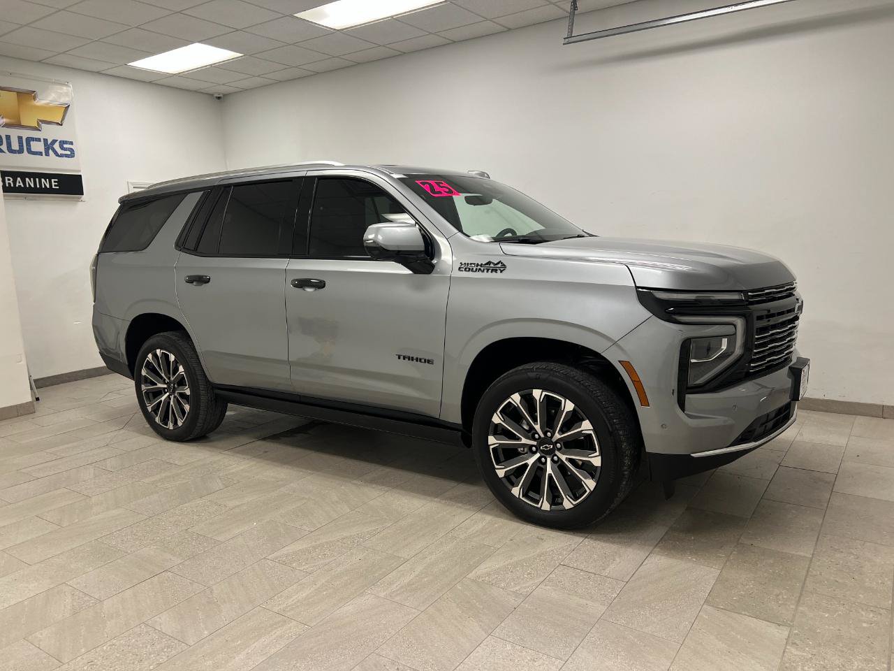 Used 2025 Chevrolet Tahoe High Country AWD/4WD image 14