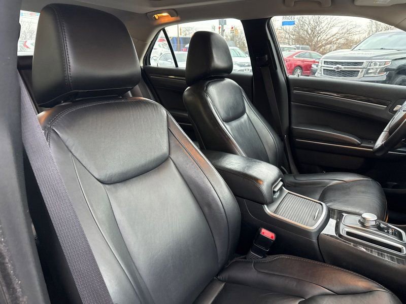 Used 2017 Chrysler 300 Limited image 19