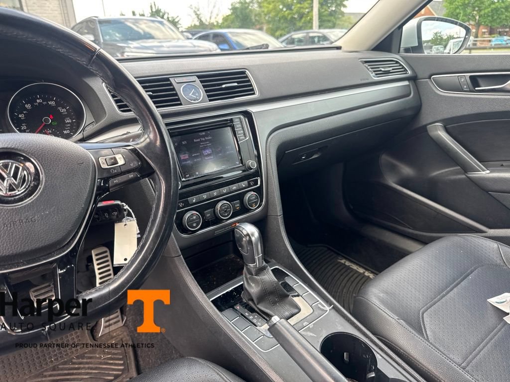 Used 2017 Volkswagen Passat 1.8T R-Line FWD image 16