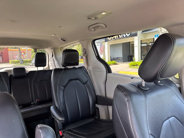 Used 2024 Chrysler Pacifica Touring-L FWD image 12