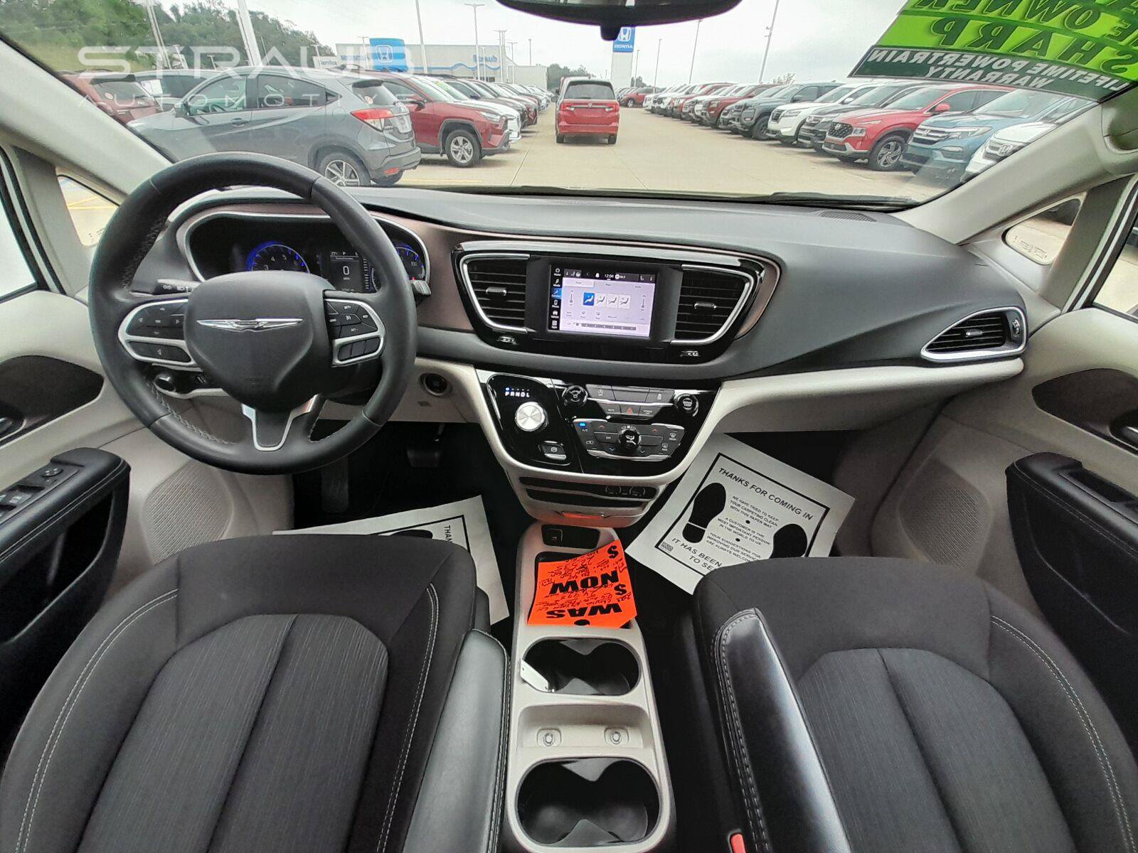 Used 2023 Chrysler Voyager LX FWD image 39