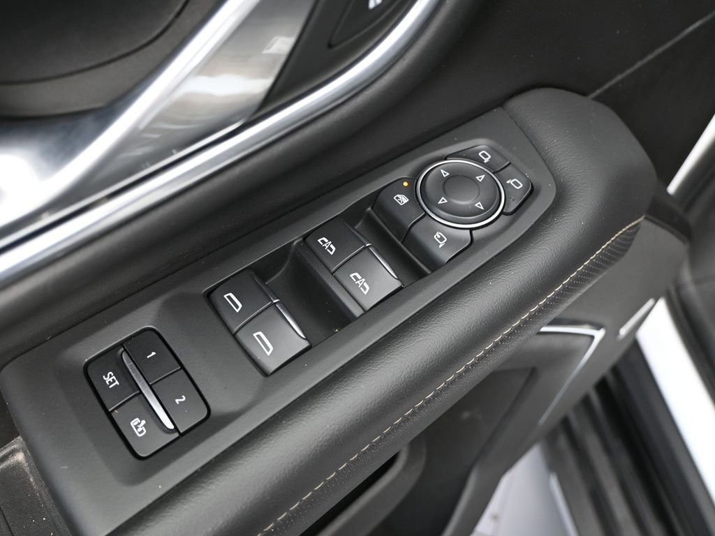 Used 2023 Chevrolet Suburban Premier image 23