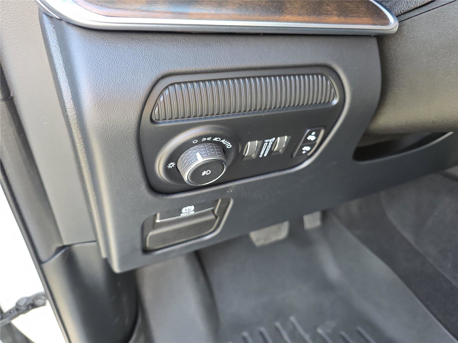 Used 2022 Jeep Grand Wagoneer Series II w/ Convenience Group III image 17