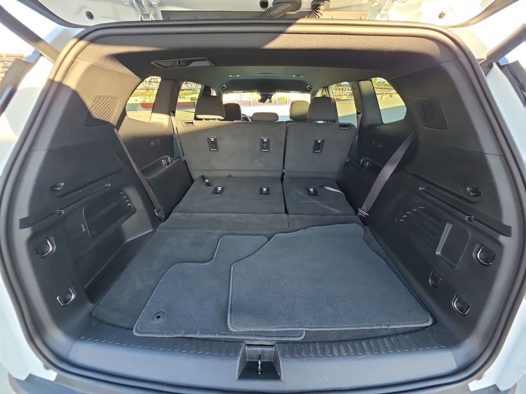 Used 2025 GMC Acadia Elevation image 27