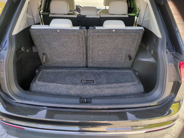 Used 2020 Volkswagen Tiguan SEL w/ Tiguan Three-Row MDO Package image 6