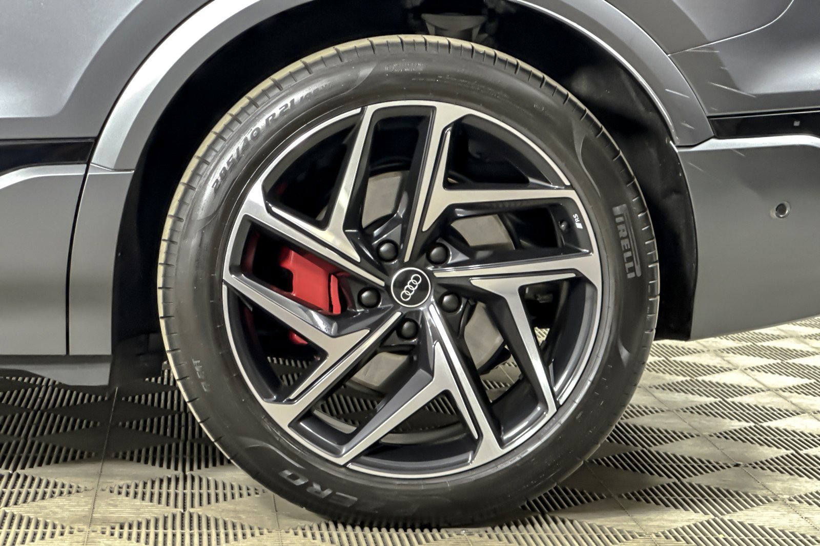 Used 2025 Audi SQ6 e-tron Premium Plus w/ Premium Plus image 25