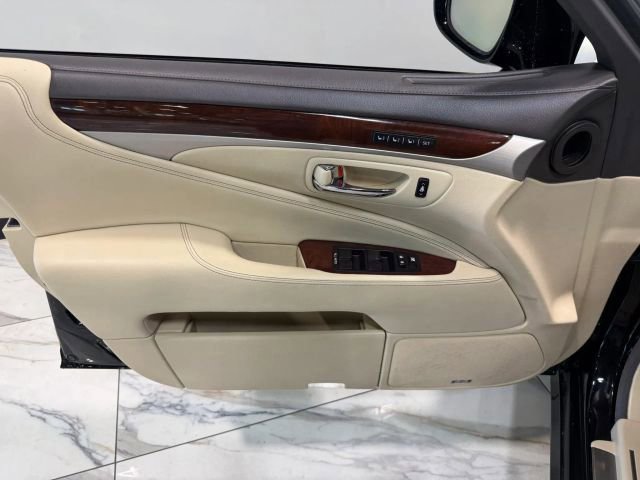 Used 2014 Lexus LS 460 w/ Comfort Package RWD image 12
