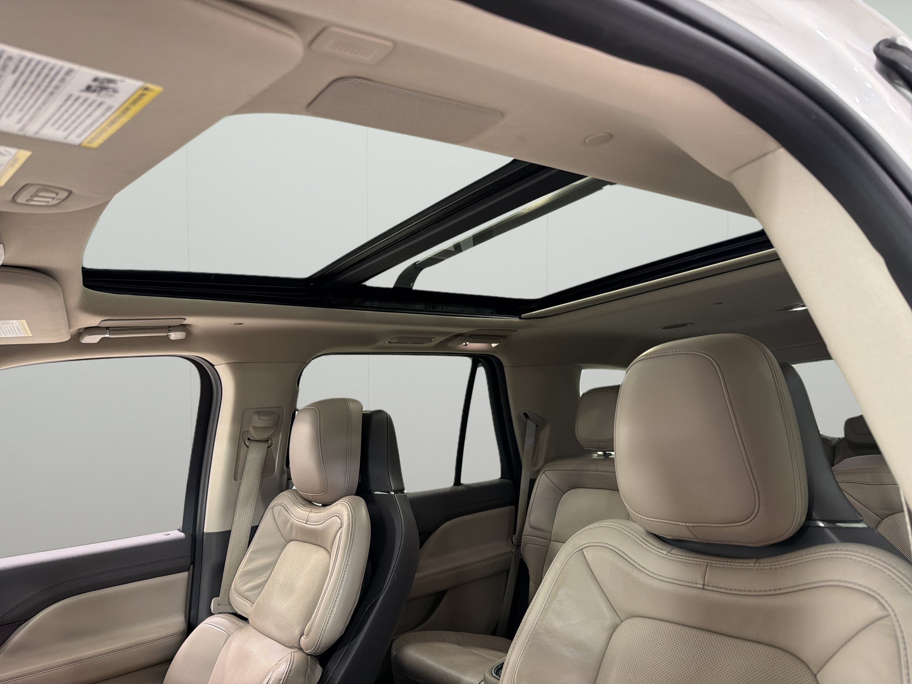 Used 2022 Lincoln Navigator Reserve AWD/4WD image 9