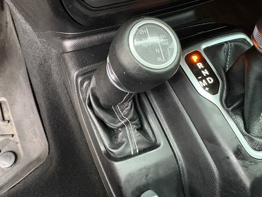 Used 2018 Jeep Wrangler Unlimited Sahara image 23